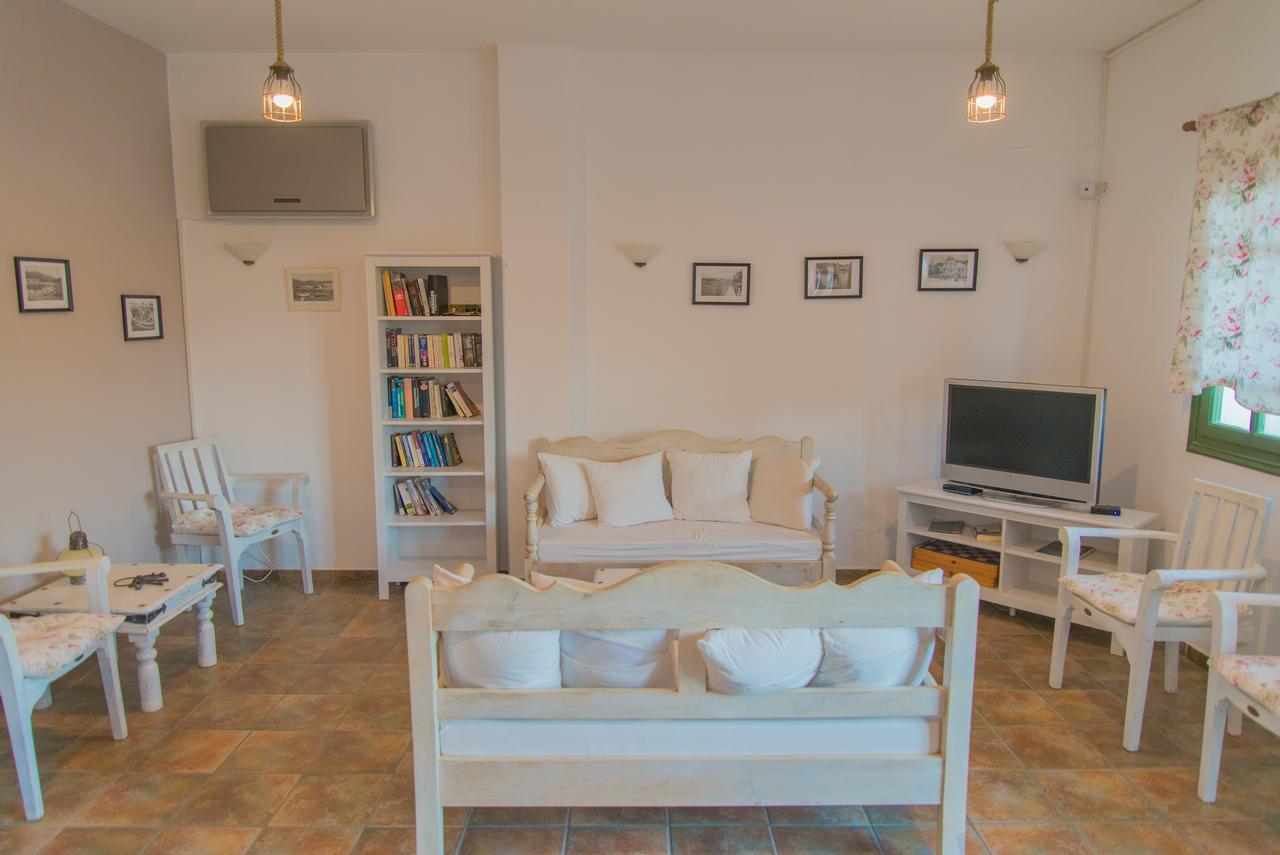 Ostria Hotel & Apartments Gavrio Extérieur photo